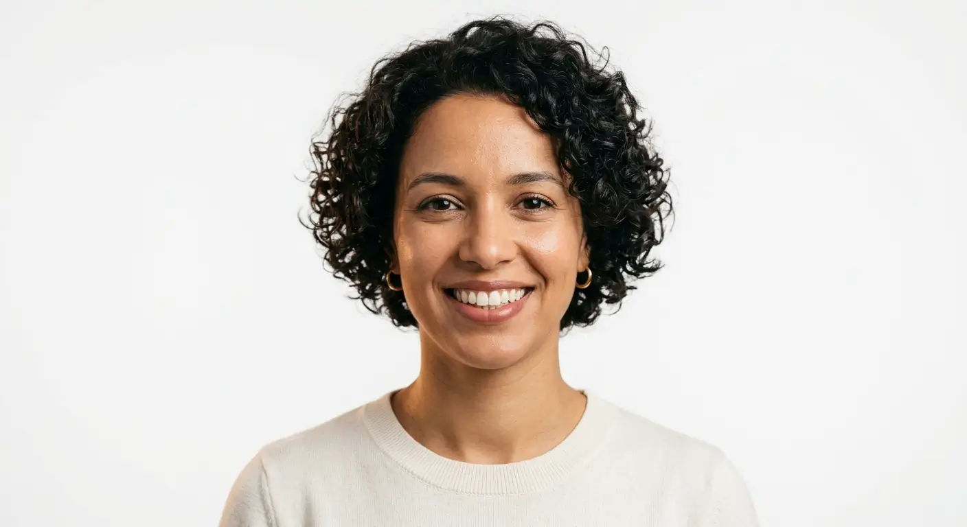 Patiente souriante au Cabinet Dentaire Dr Jihane AKESBI – Quartier des Hopitaux, Casablanca