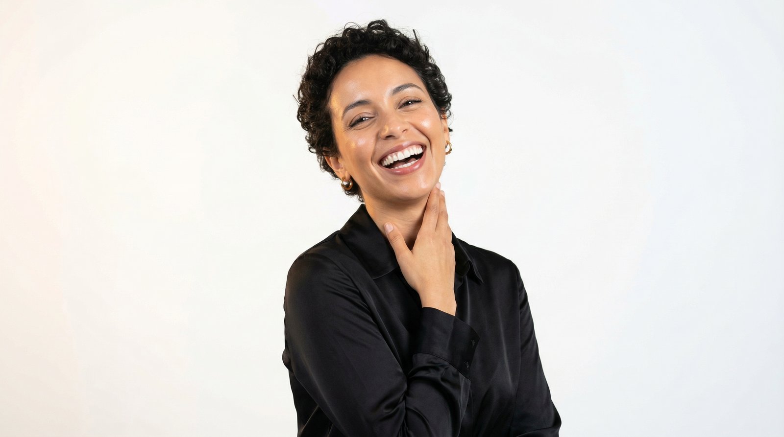 Patiente souriante au Cabinet Dentaire Dr Jihane AKESBI – Quartier des Hopitaux, Casablanca